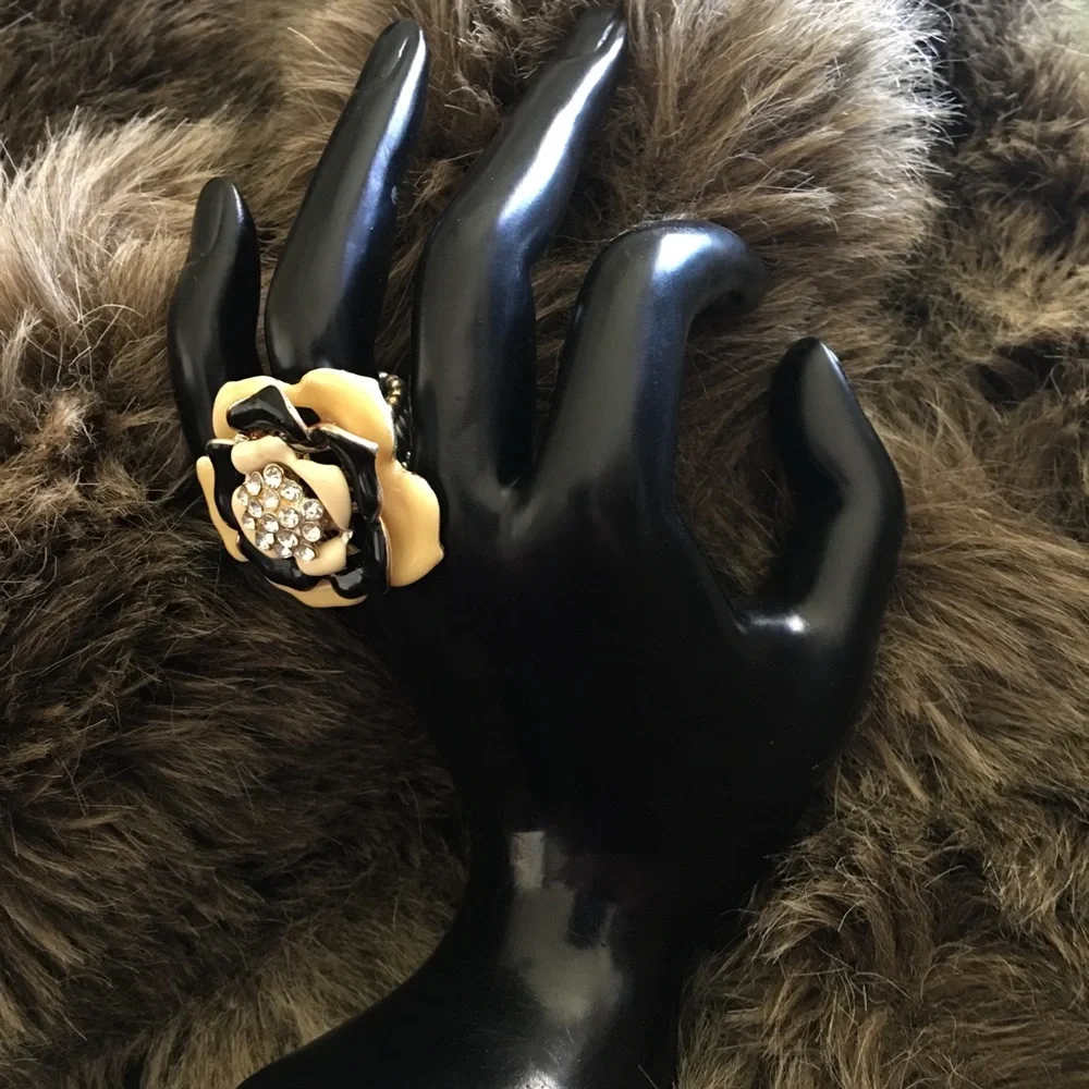 Black and cream rhinestone flower stretch ring